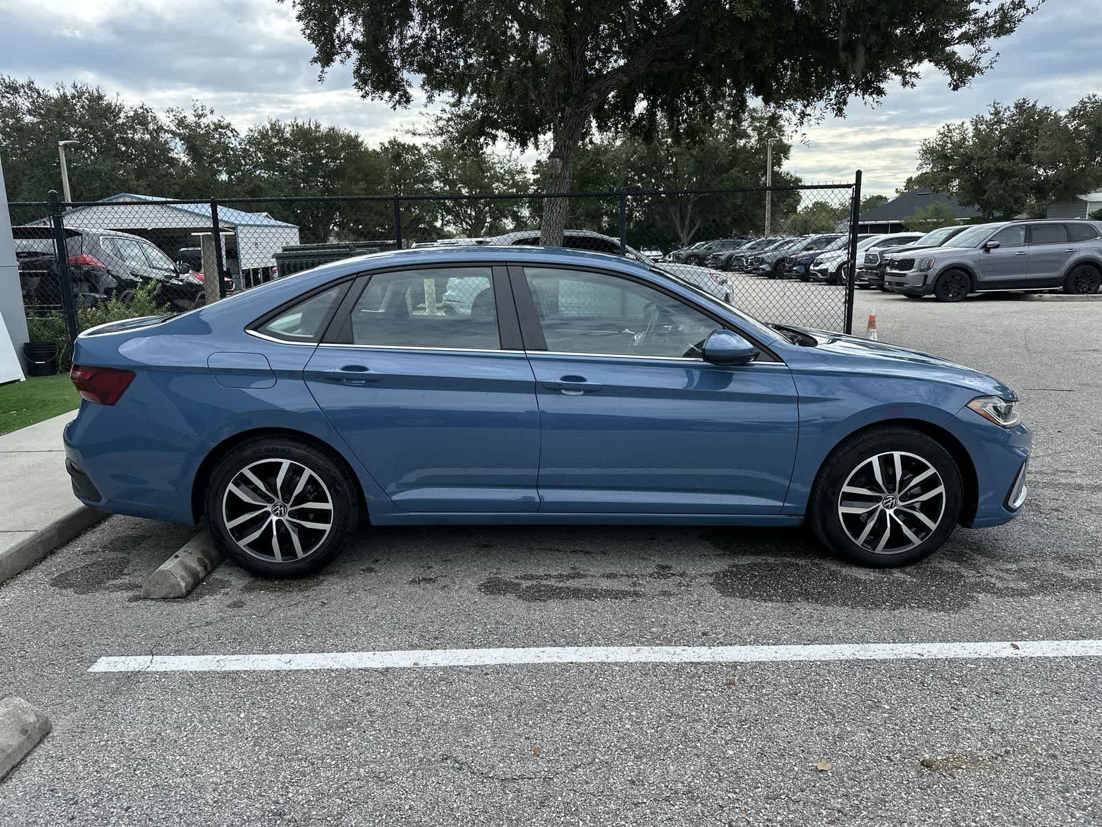 Used 2025 Volkswagen Jetta SE FWD image 10