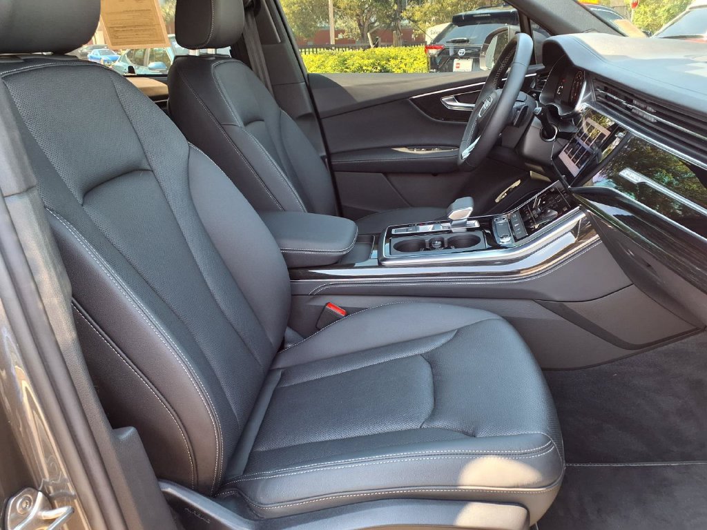 Used 2025 Audi Q7 3.0T Premium Plus AWD/4WD image 13