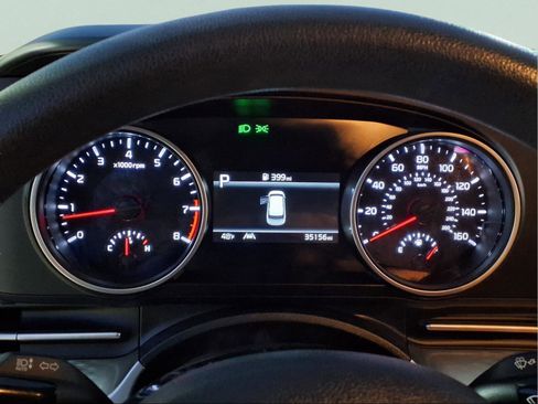 Used 2023 Kia Carnival LX image 20