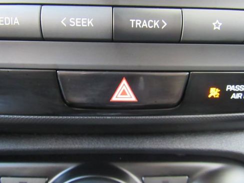 Used 2022 Hyundai Venue SEL image 41