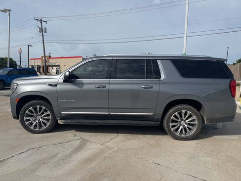 Used 2021 GMC Yukon XL Denali w/ LPO, Illumination Package AWD/4WD image 6