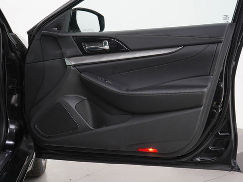Used 2023 Nissan Maxima SL image 12