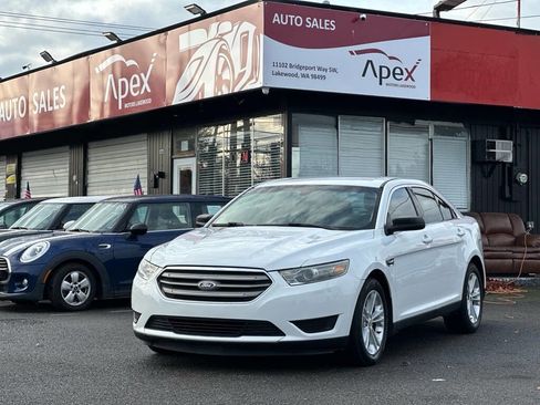 Used 2015 Ford Taurus SE image 3