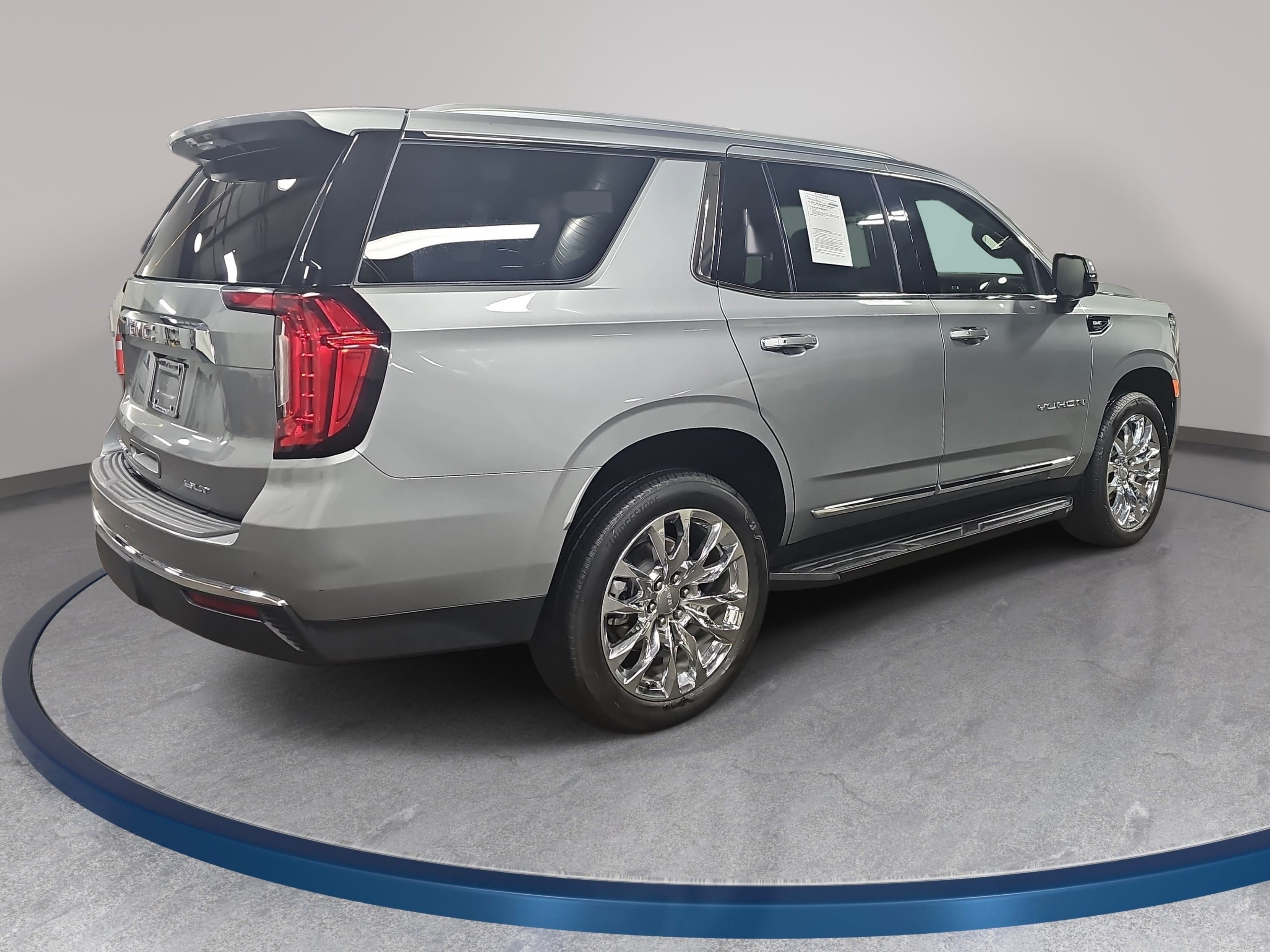 Used 2024 GMC Yukon SLT w/ SLT Luxury Package AWD/4WD image 5