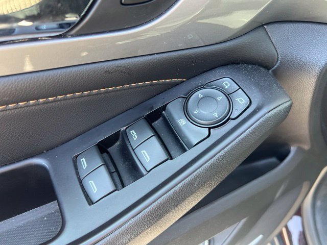 Used 2018 Chevrolet Traverse LT w/ LPO, Black Accent Package AWD/4WD image 6