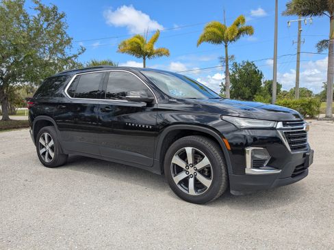 Used 2023 Chevrolet Traverse LT w/ LT Premium Package AWD/4WD image 2