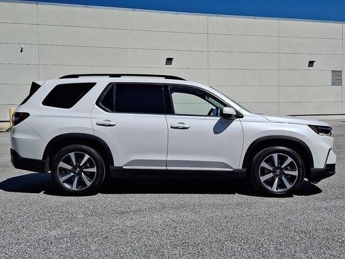 Used 2024 Honda Pilot Touring image 10