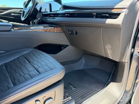 Certified 2022 Cadillac Escalade Premium Luxury Platinum w/ LPO, Radiant Package AWD/4WD image 6