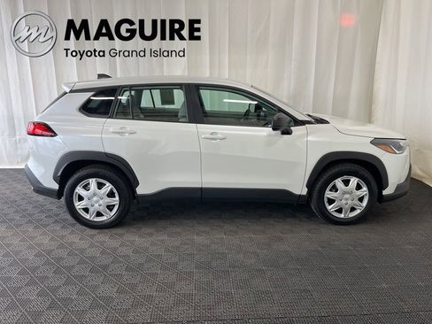 Used 2023 Toyota Corolla Cross L AWD/4WD image 2