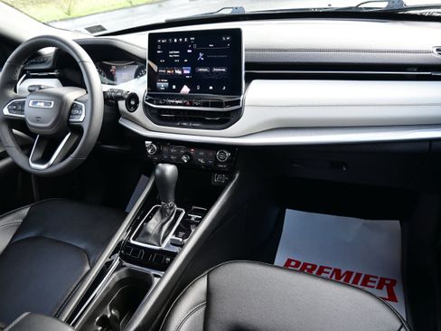 Used 2025 Jeep Compass Limited image 20