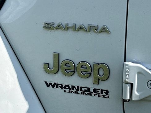 Used 2021 Jeep Wrangler Unlimited Sahara w/ LED Lighting Group AWD/4WD image 4