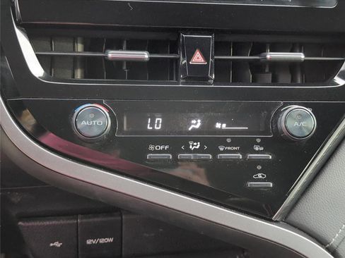 Used 2021 Toyota Camry SE image 16