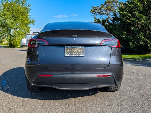 Used 2024 Tesla Model Y Long Range AWD/4WD image 6