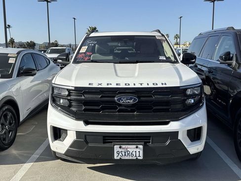Used 2025 Ford Expedition Active image 10