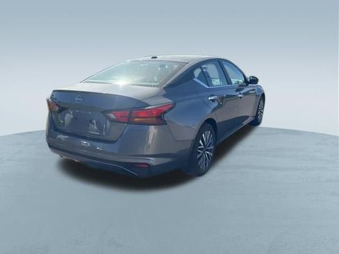 Used 2025 Nissan Altima 2.5 SV image 8