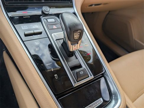 Used 2021 Porsche Panamera image 22