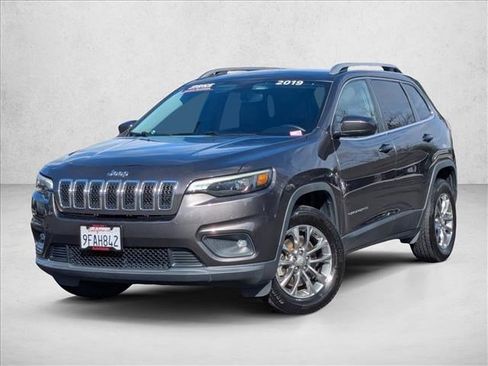 Used 2019 Jeep Cherokee Latitude Plus w/ Comfort/Convenience Group image 1