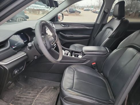 Used 2023 Jeep Grand Cherokee L Limited w/ Luxury Tech Group II image 9