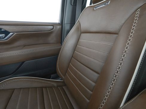 Used 2026 GMC Yukon XL Denali Ultimate w/ LPO, Floor Liner Package AWD/4WD image 31