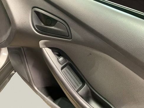 Used 2012 Ford Focus SE FWD image 19