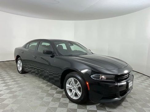 Used 2022 Dodge Charger SXT RWD image 3