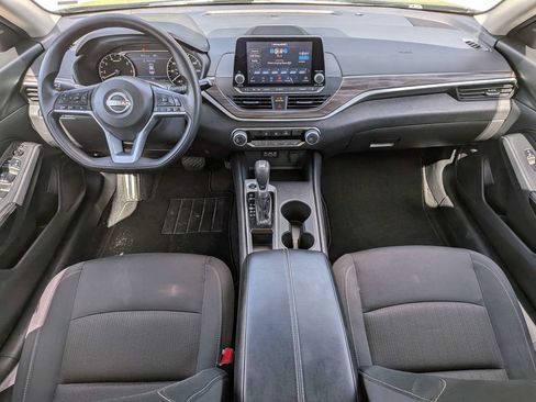 Used 2025 Nissan Altima 2.5 SV FWD image 16