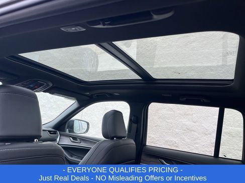 New 2025 Jeep Grand Cherokee Limited w/ Black Appearance Package image 27