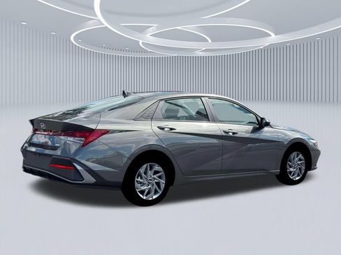 New 2026 Hyundai Elantra Hybrid FWD image 8