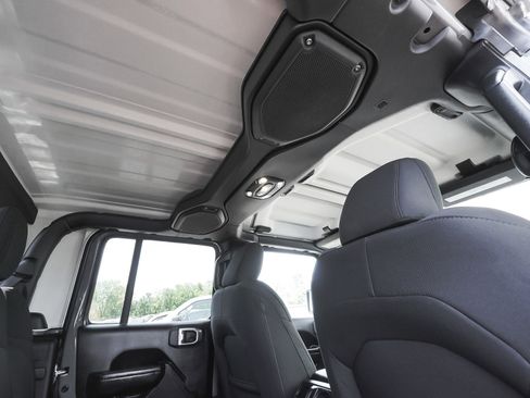 Used 2023 Jeep Gladiator Sport AWD/4WD image 37