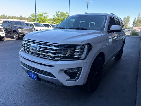 Used 2018 Ford Expedition Max Limited w/ Equipment Group 302A AWD/4WD image 3