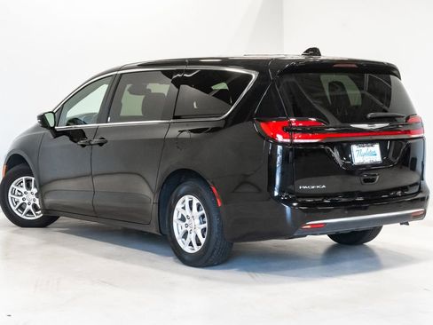 Used 2025 Chrysler Pacifica Select FWD image 29