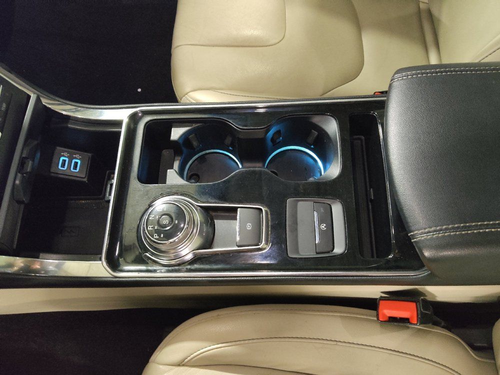 Used 2019 Ford Edge Titanium FWD image 26