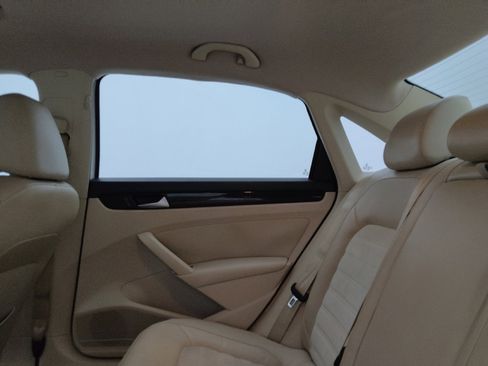 Used 2014 Volkswagen Passat 1.8T SEL Premium image 18