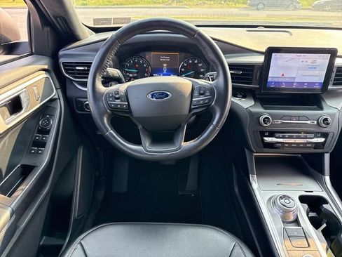 Used 2020 Ford Explorer XLT w/ Equipment Group 202A AWD/4WD image 21