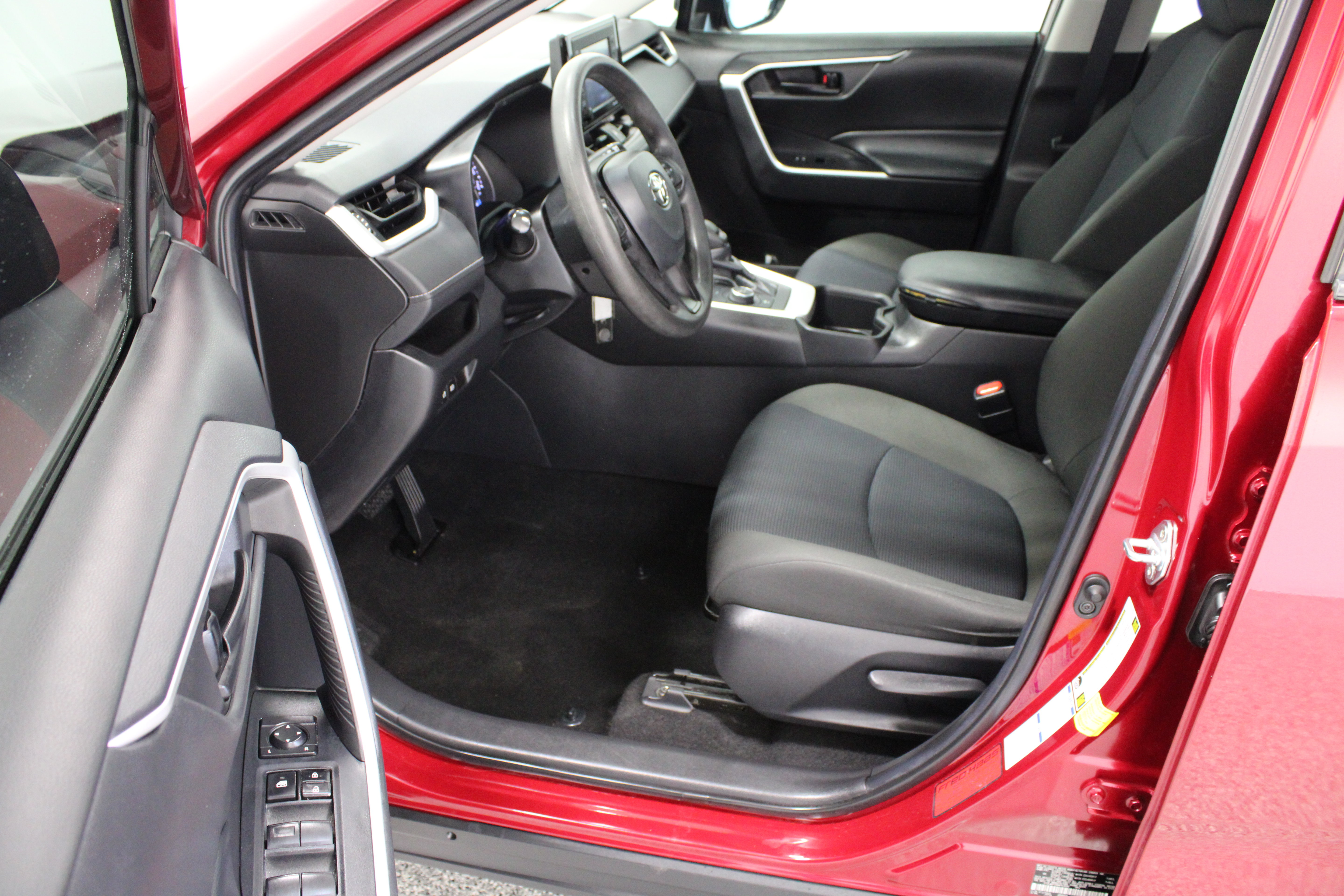 Used 2022 Toyota RAV4 LE AWD/4WD image 14
