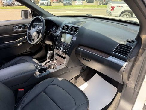 Used 2017 Ford Explorer Limited w/ Equipment Group 301A AWD/4WD image 21