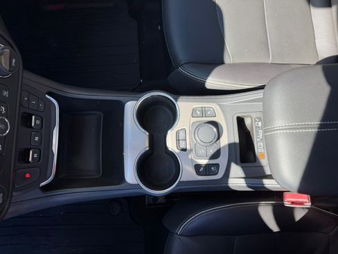 Used 2018 GMC Terrain Denali w/ Advanced Safety Package image 19