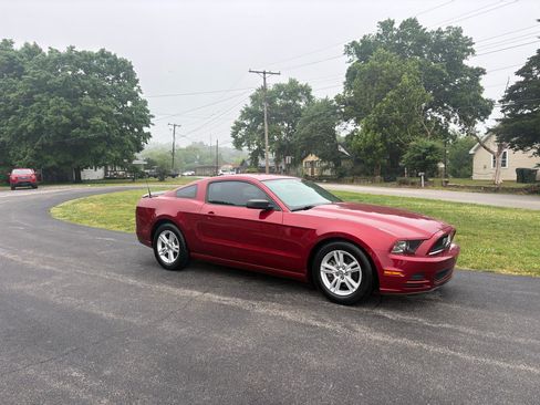 Used 2014 Ford Mustang Coupe RWD image 17