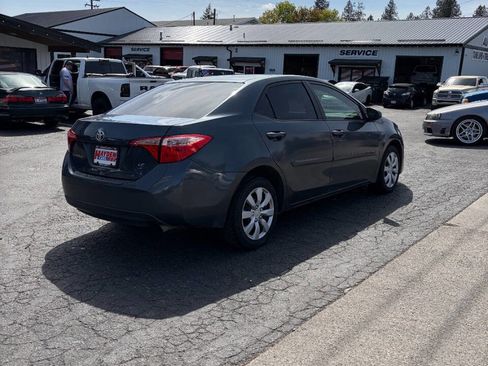 Used 2017 Toyota Corolla LE w/ Carpet Mat Package (TMS) FWD image 5