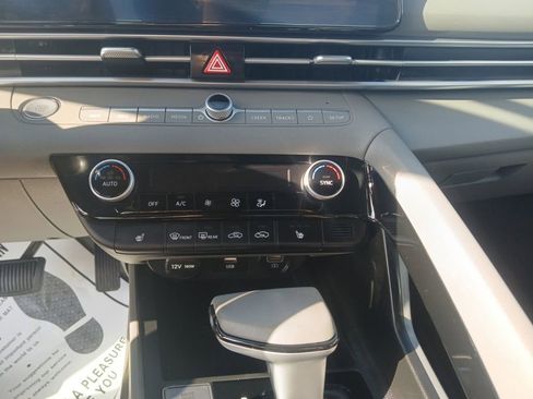 Used 2023 Hyundai Elantra SEL w/ Convenience Package image 22