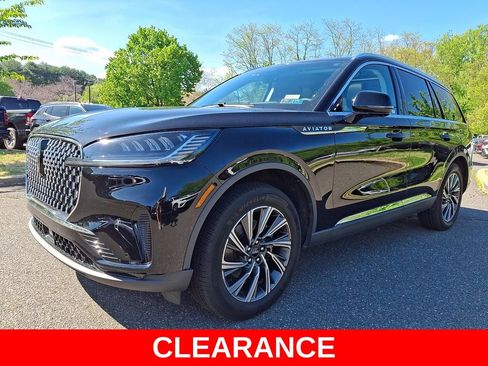 Used 2025 Lincoln Aviator AWD image 3