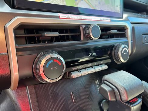 Used 2025 Toyota Tacoma TRD Sport image 31