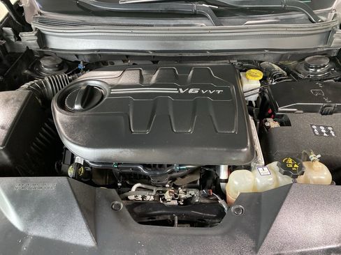 Used 2019 Jeep Cherokee Overland image 9