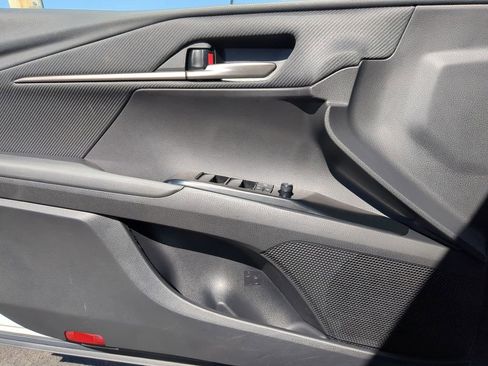 Used 2025 Toyota Camry SE image 11