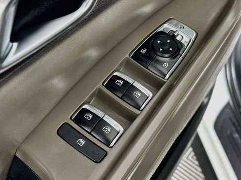 Used 2025 Kia Carnival EX FWD image 18