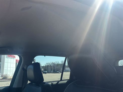 Used 2023 Jeep Grand Cherokee Limited w/ Luxury Tech Group II AWD/4WD image 11