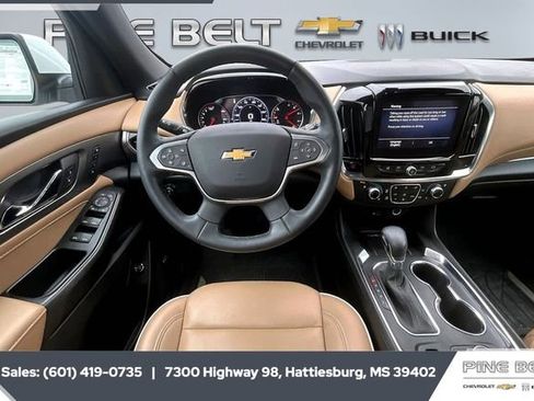 Used 2023 Chevrolet Traverse Premier image 5