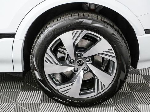 New 2025 Audi Q6 e-tron Premium Plus image 38