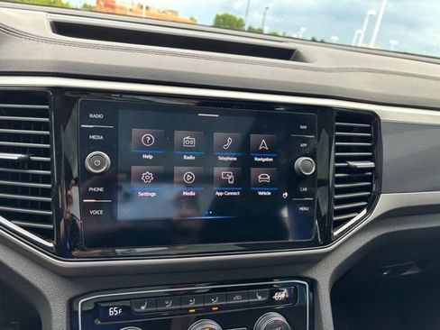 Used 2021 Volkswagen Atlas Cross Sport SEL R-Line AWD/4WD image 15
