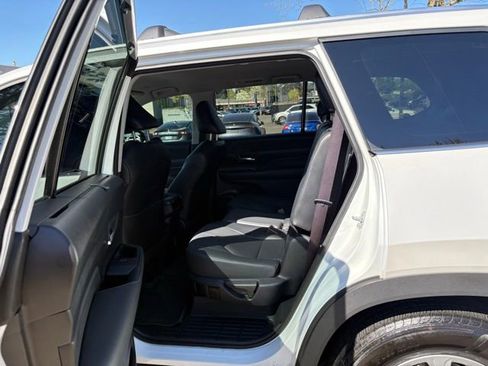 Used 2024 Toyota Grand Highlander AWD image 13